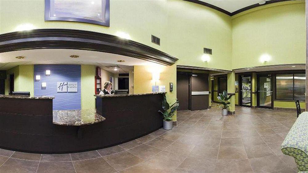 Holiday Inn Express Hotel & Suites Madison By Ihg Exterior foto