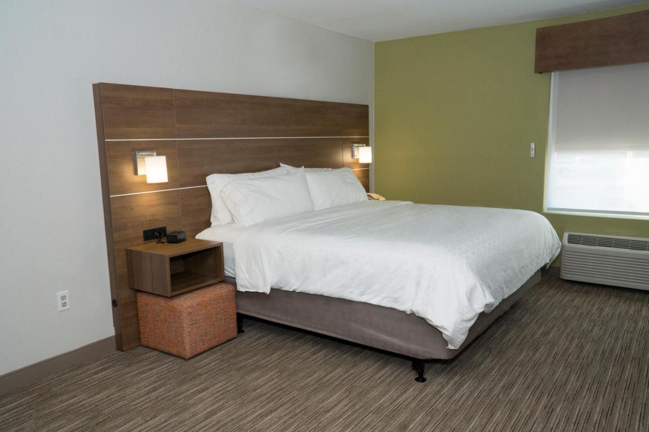 Holiday Inn Express Hotel & Suites Madison By Ihg Exterior foto