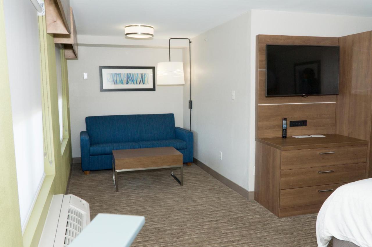 Holiday Inn Express Hotel & Suites Madison By Ihg Exterior foto