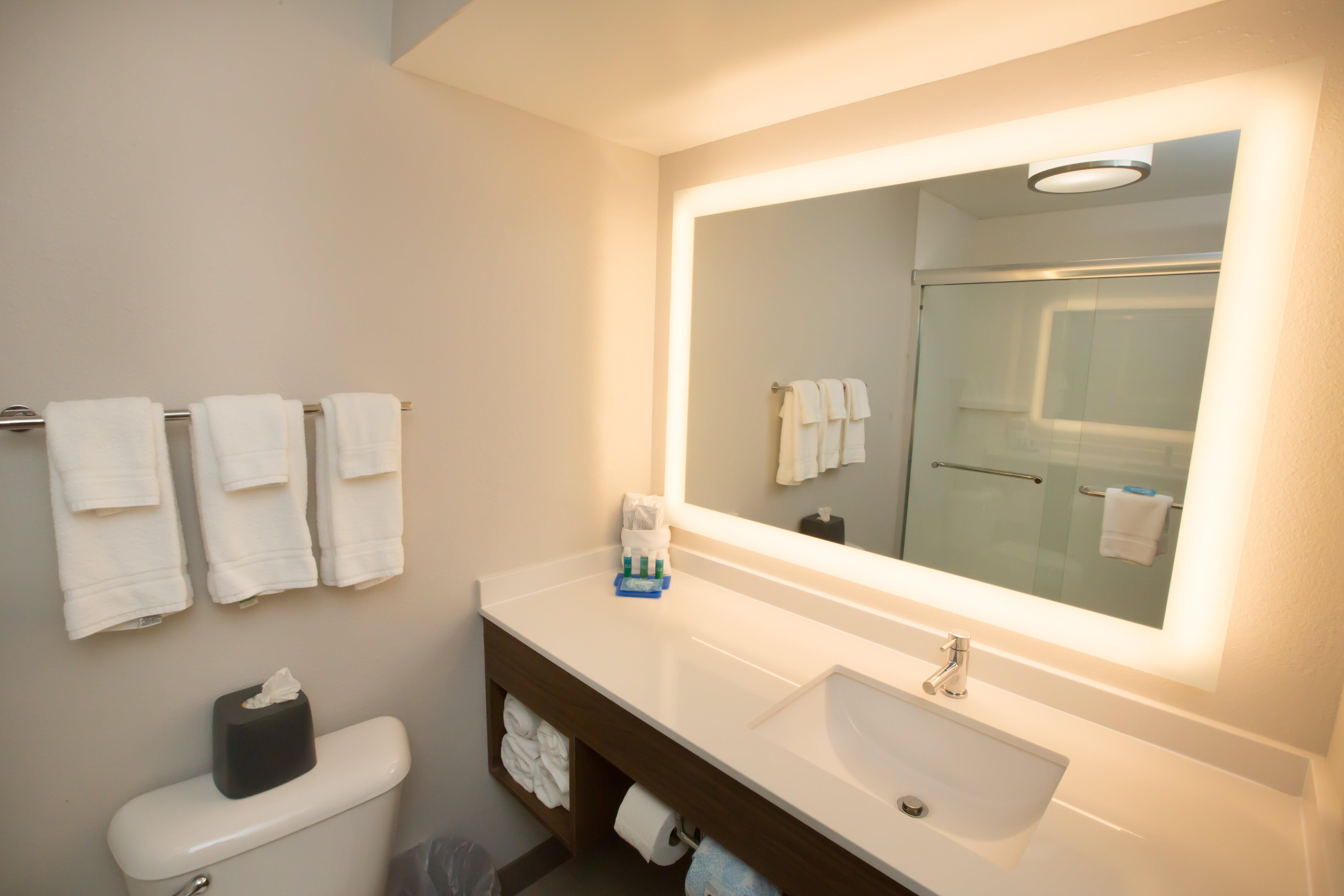 Holiday Inn Express Hotel & Suites Madison By Ihg Exterior foto