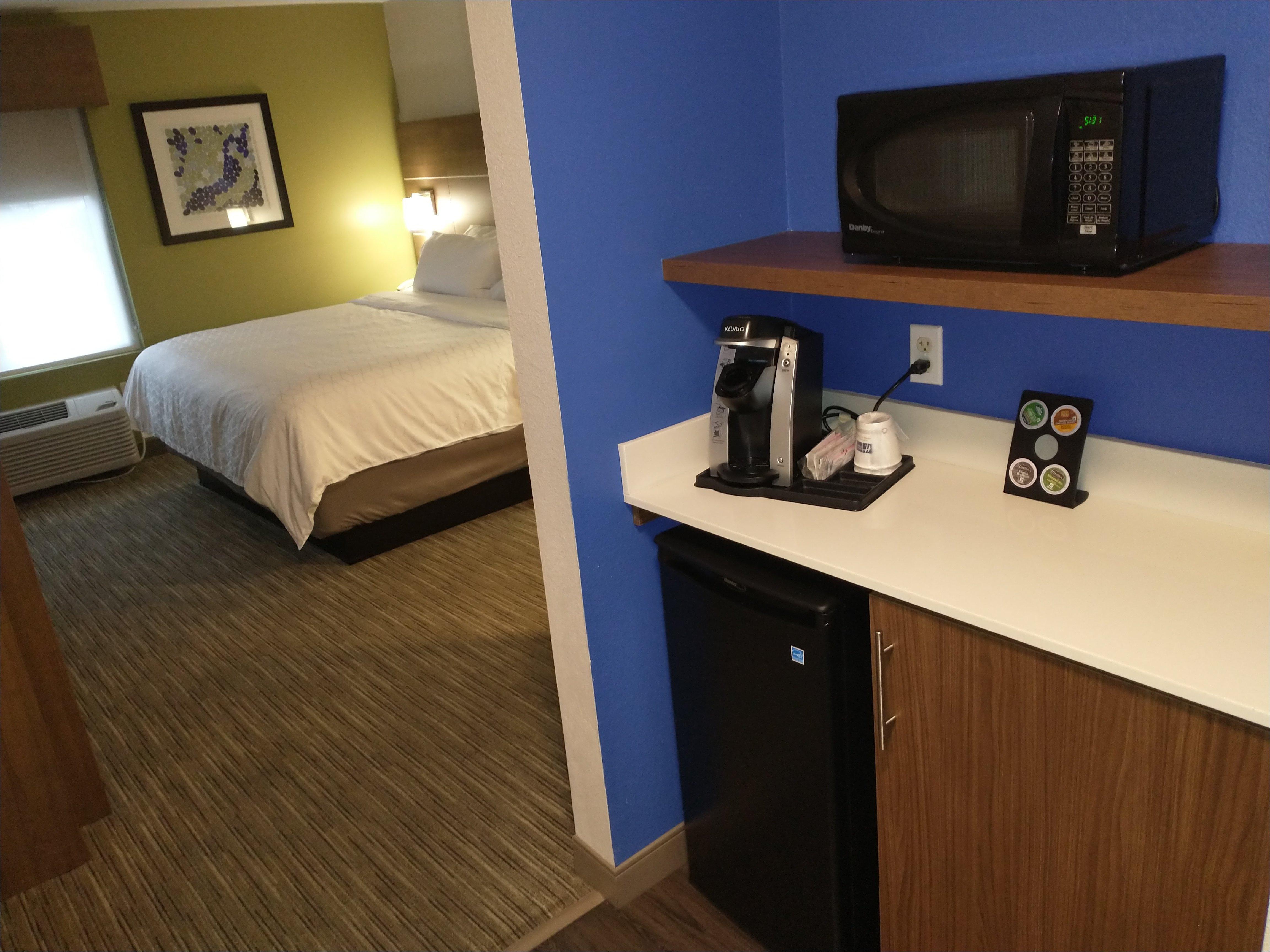 Holiday Inn Express Hotel & Suites Madison By Ihg Exterior foto
