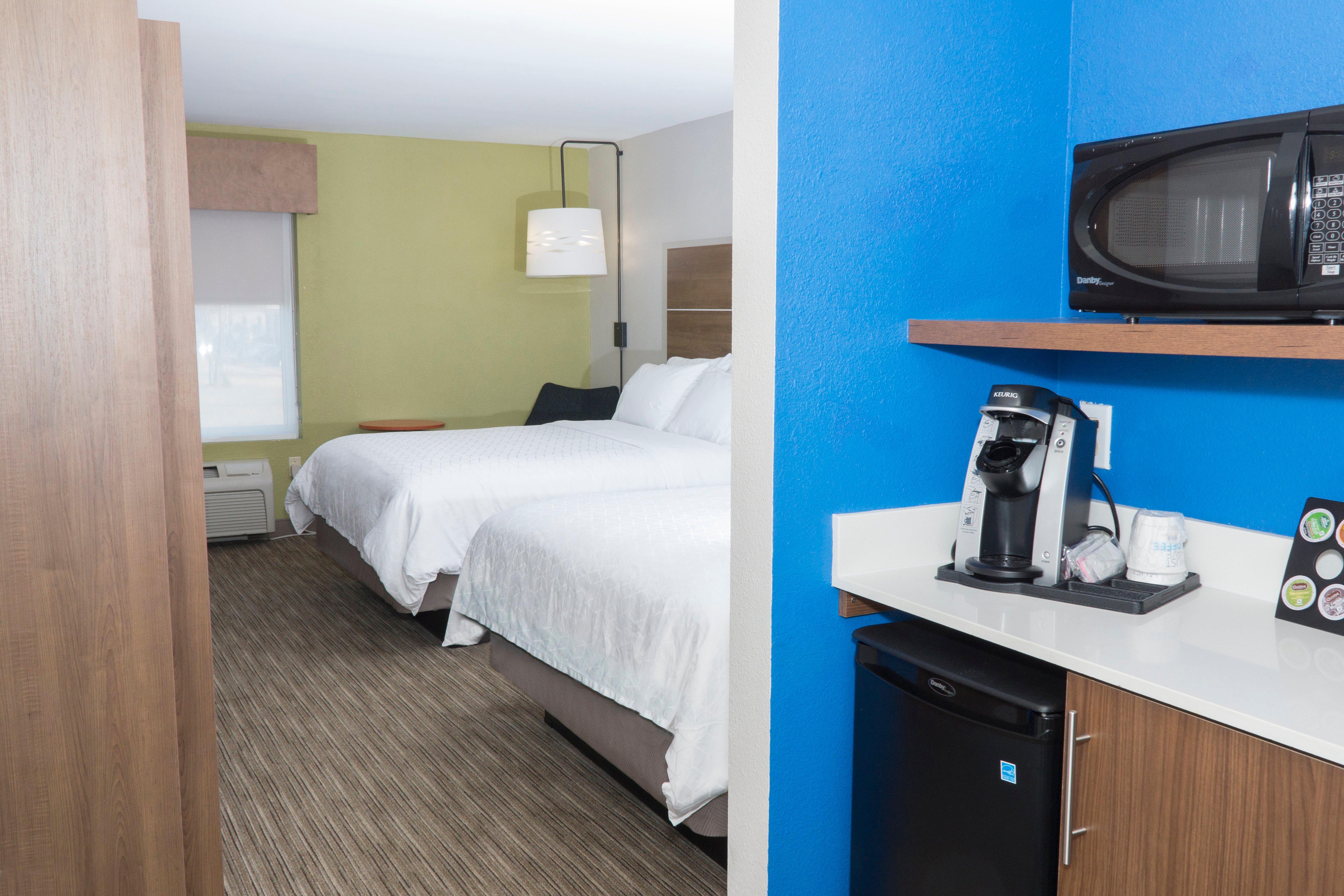 Holiday Inn Express Hotel & Suites Madison By Ihg Exterior foto