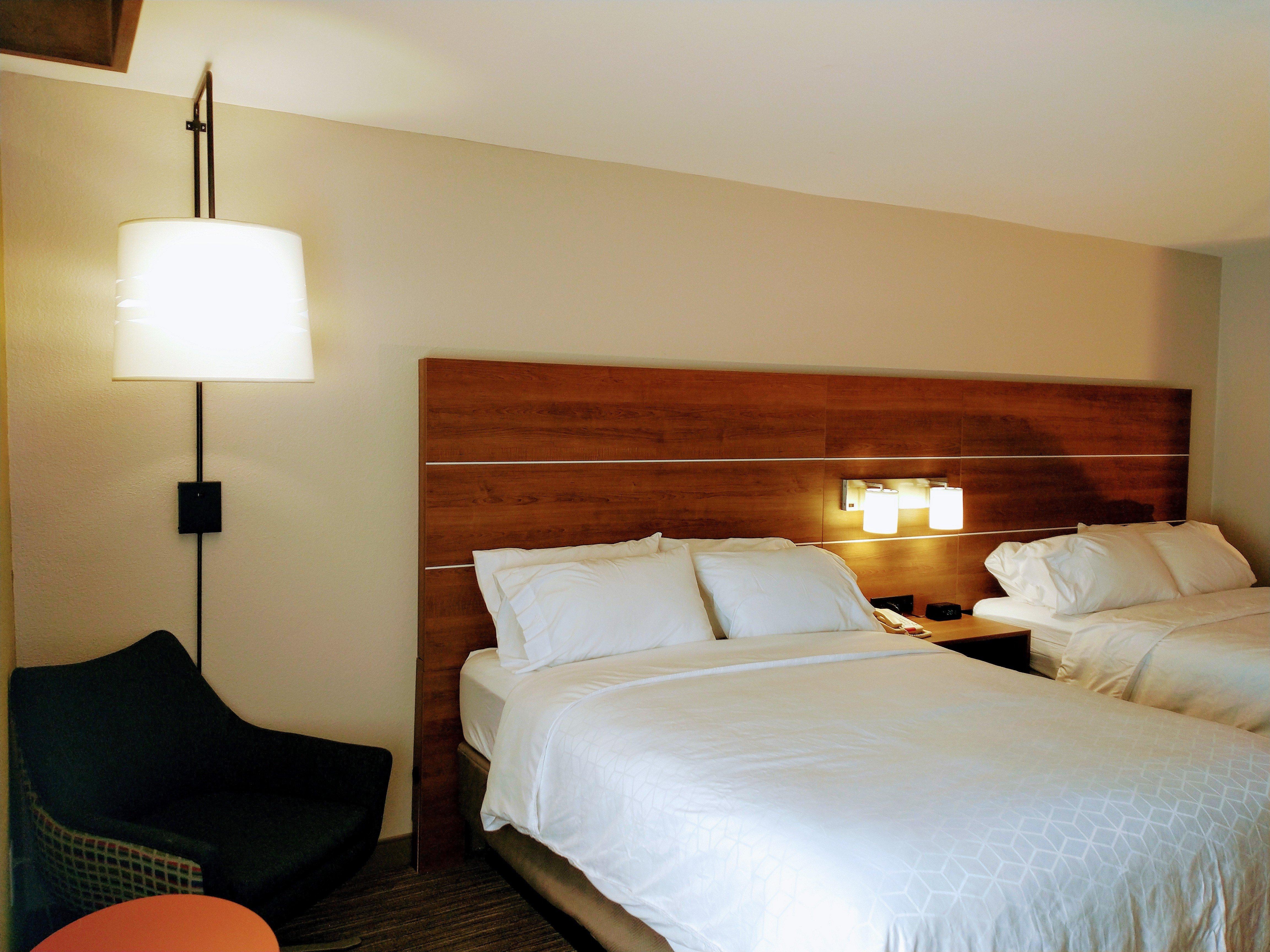 Holiday Inn Express Hotel & Suites Madison By Ihg Exterior foto