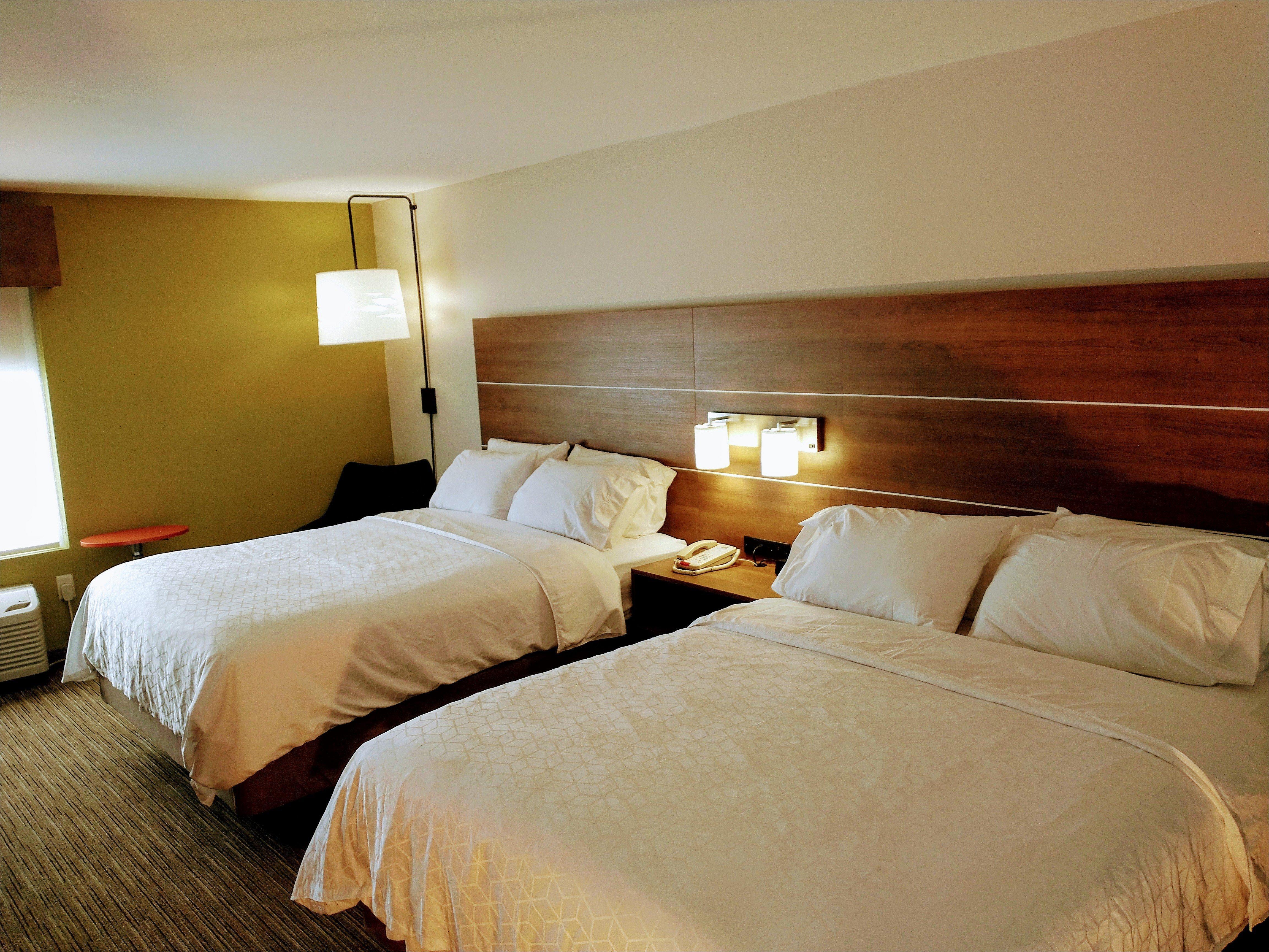 Holiday Inn Express Hotel & Suites Madison By Ihg Exterior foto