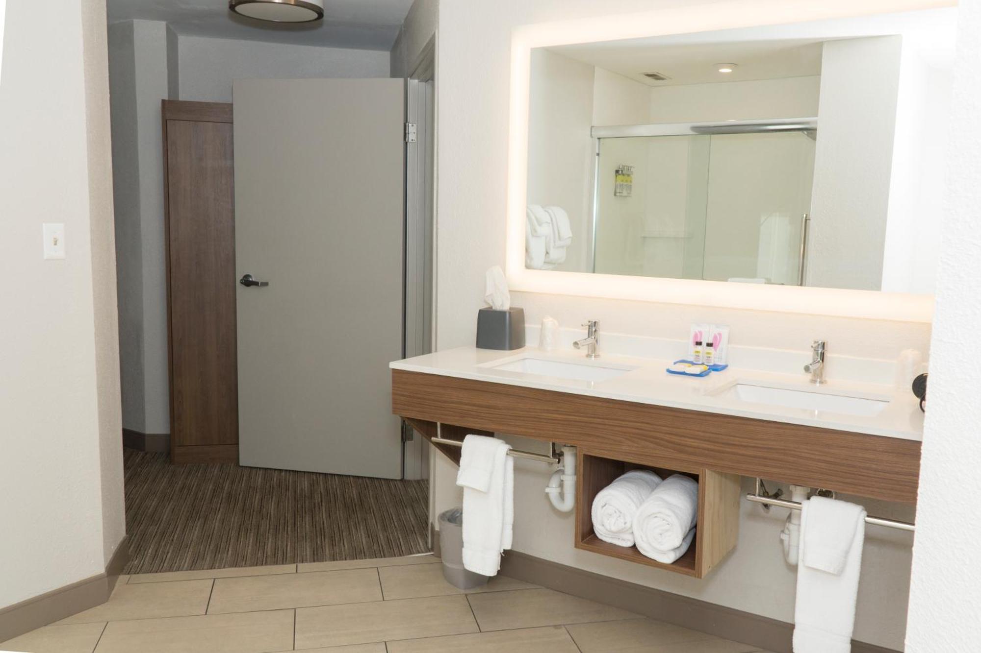 Holiday Inn Express Hotel & Suites Madison By Ihg Zimmer foto