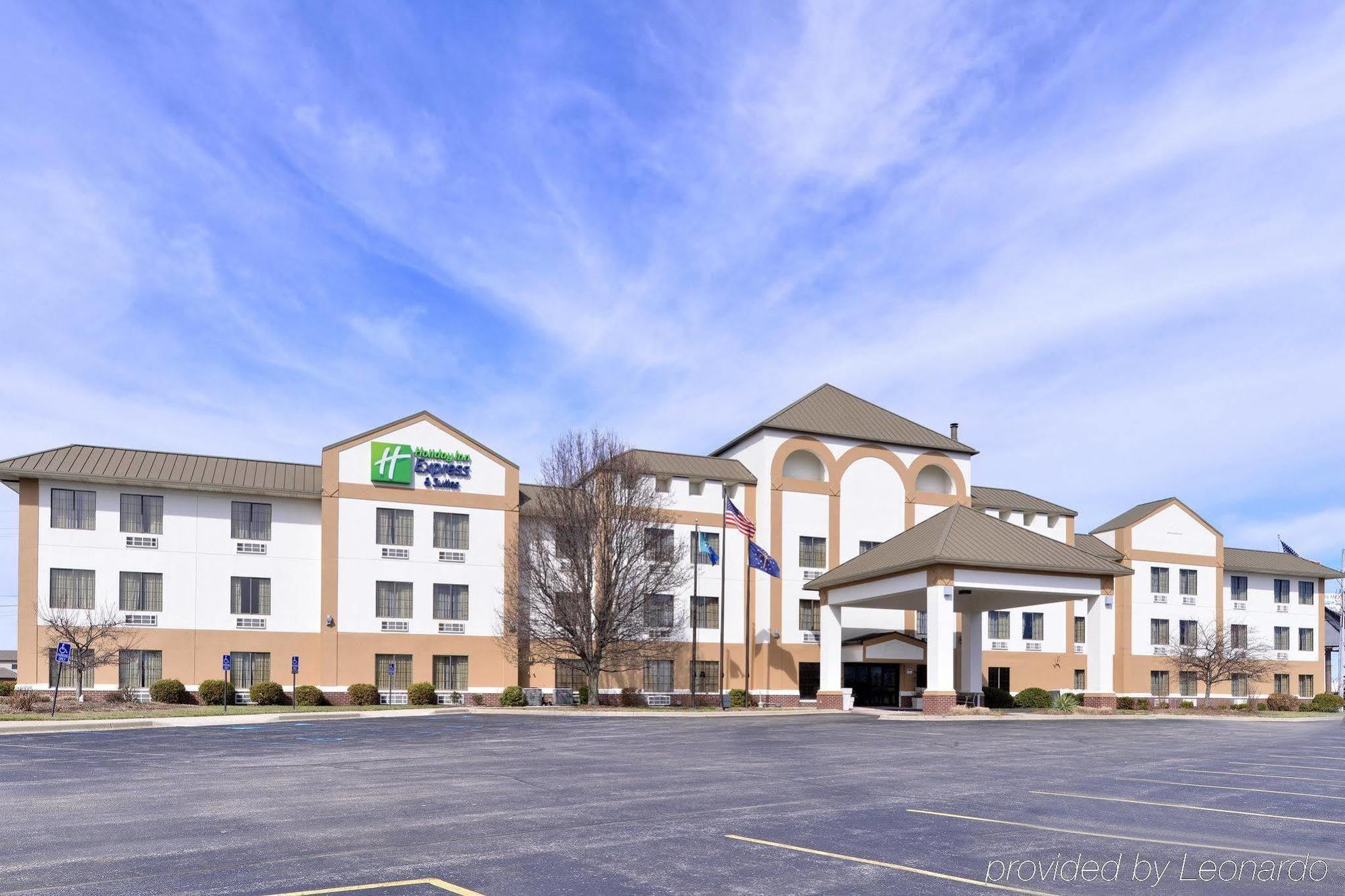 Holiday Inn Express Hotel & Suites Madison By Ihg Exterior foto